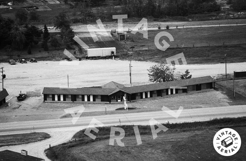 Greens Standard Service and Space Age Motel (M-46 Motel) - 1976 (newer photo)